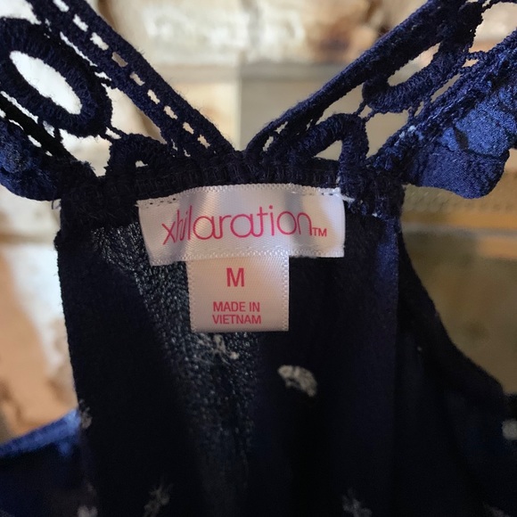 ✨3 for $25✨ Flutter sleeve strawberry print top - Picture 3 of 5